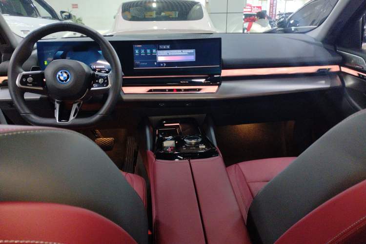 Used BMW i5 2025 eDrive 40L M Sport Package Center Console