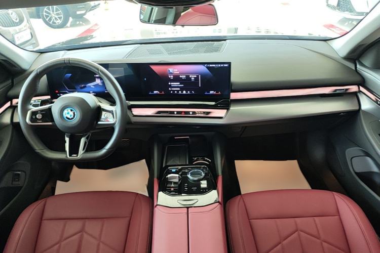 Used BMW i5 2025 eDrive 35L M Sport Package Center Console