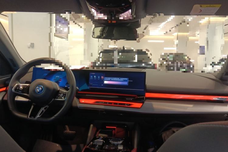 Used BMW i5 2025 eDrive 40L M Sport Package Center Console