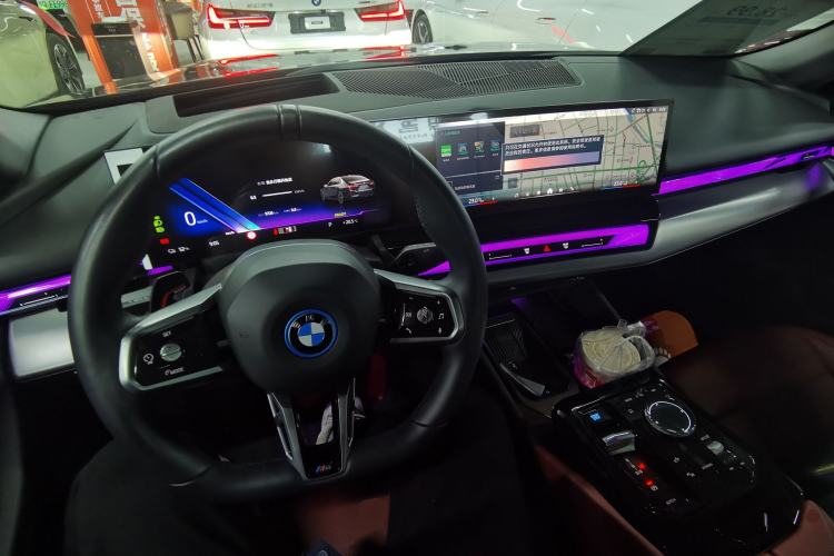 Used BMW i5 2025 eDrive 40L M Sport Package Center Console