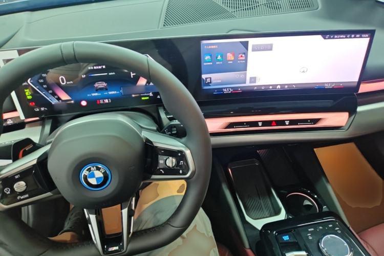 Used BMW i5 2025 eDrive 40L M Sport Package Center Console