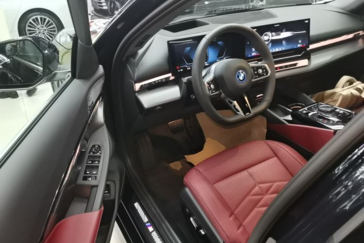 Used BMW i5 2025 eDrive 40L M Sport Package Driver Seat