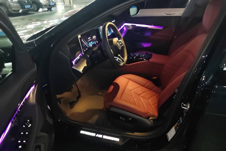 Used BMW i5 2025 eDrive 35L M Sport Package Driver Seat