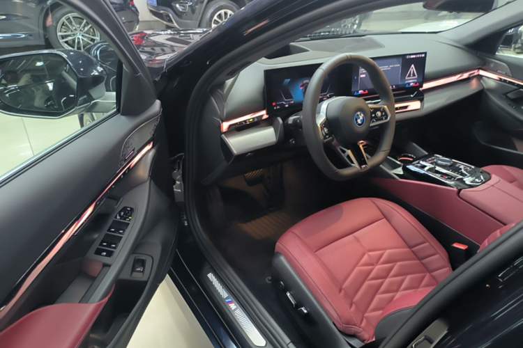 Used BMW i5 2025 eDrive 40L M Sport Package Driver Seat
