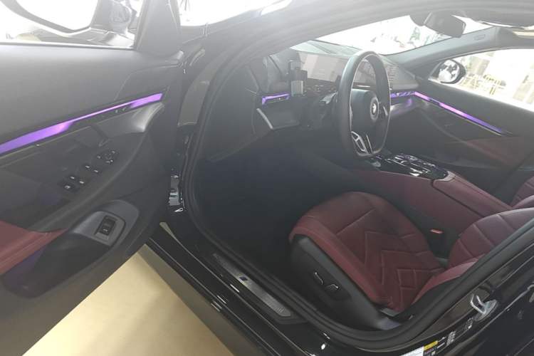 Used BMW i5 2025 eDrive 35L M Sport Package Driver Seat