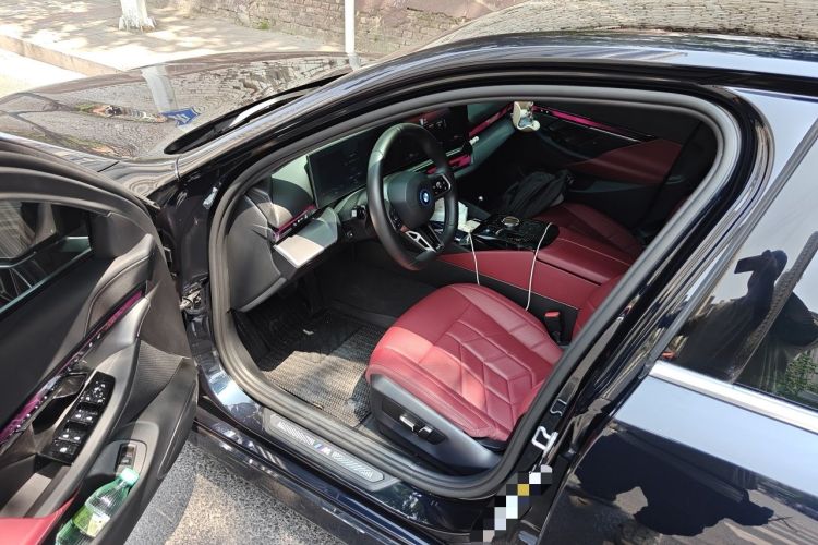 Used BMW i5 2025 eDrive 35L M Sport Package Driver Seat
