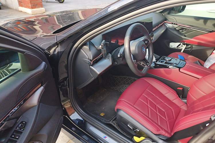 Used BMW i5 2025 eDrive 35L M Sport Package Driver Seat