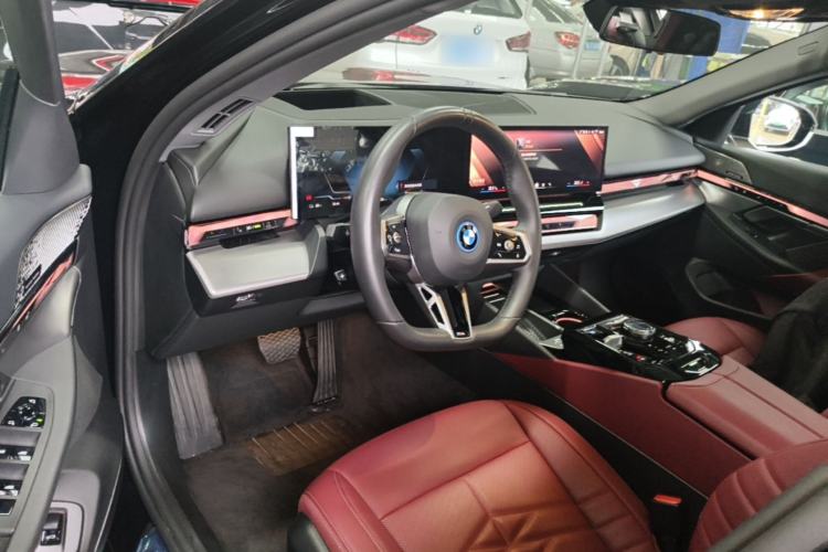 Used BMW i5 2025 eDrive 40L M Sport Package Driver Seat
