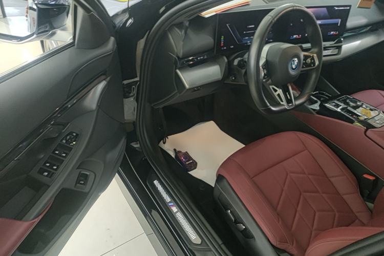 Used BMW i5 2025 eDrive 35L M Sport Package Driver Seat