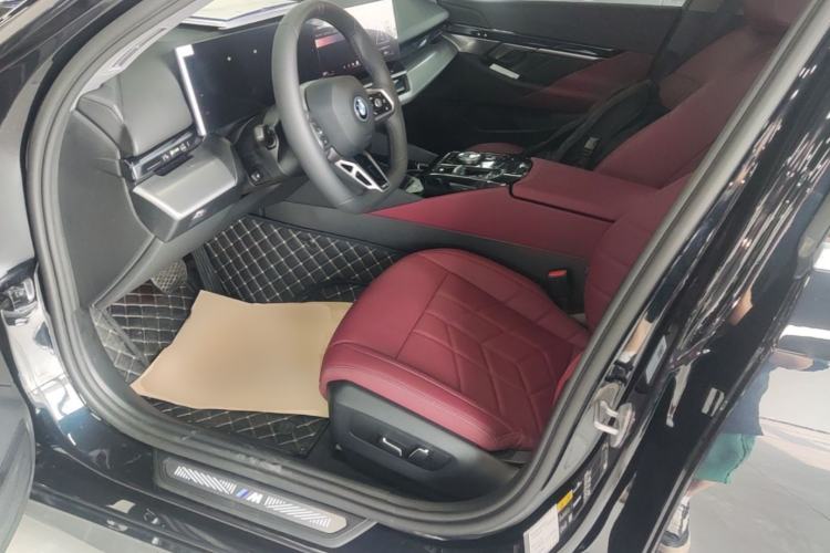 Used BMW i5 2025 eDrive 35L M Sport Package Driver Seat