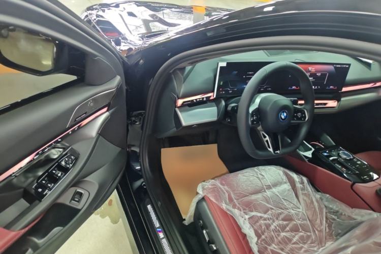 Used BMW i5 2025 eDrive 40L M Sport Package Driver Seat