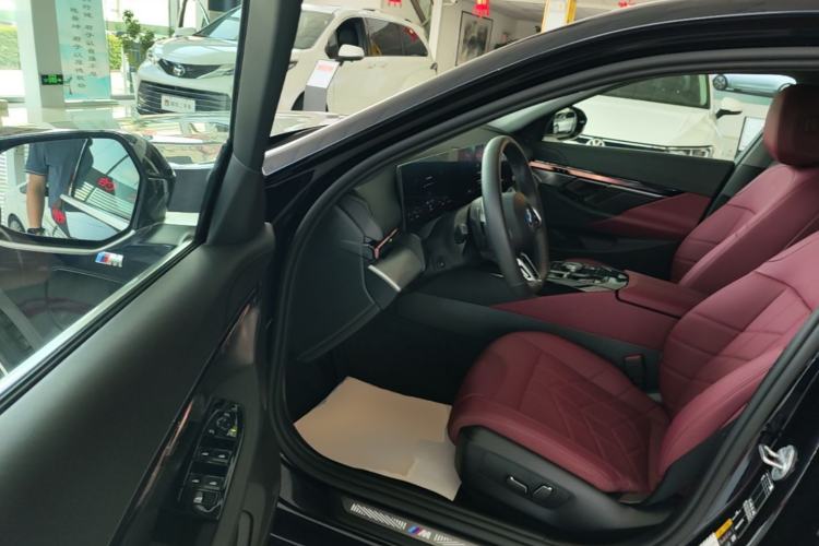 Used BMW i5 2025 eDrive 35L M Sport Package Driver Seat