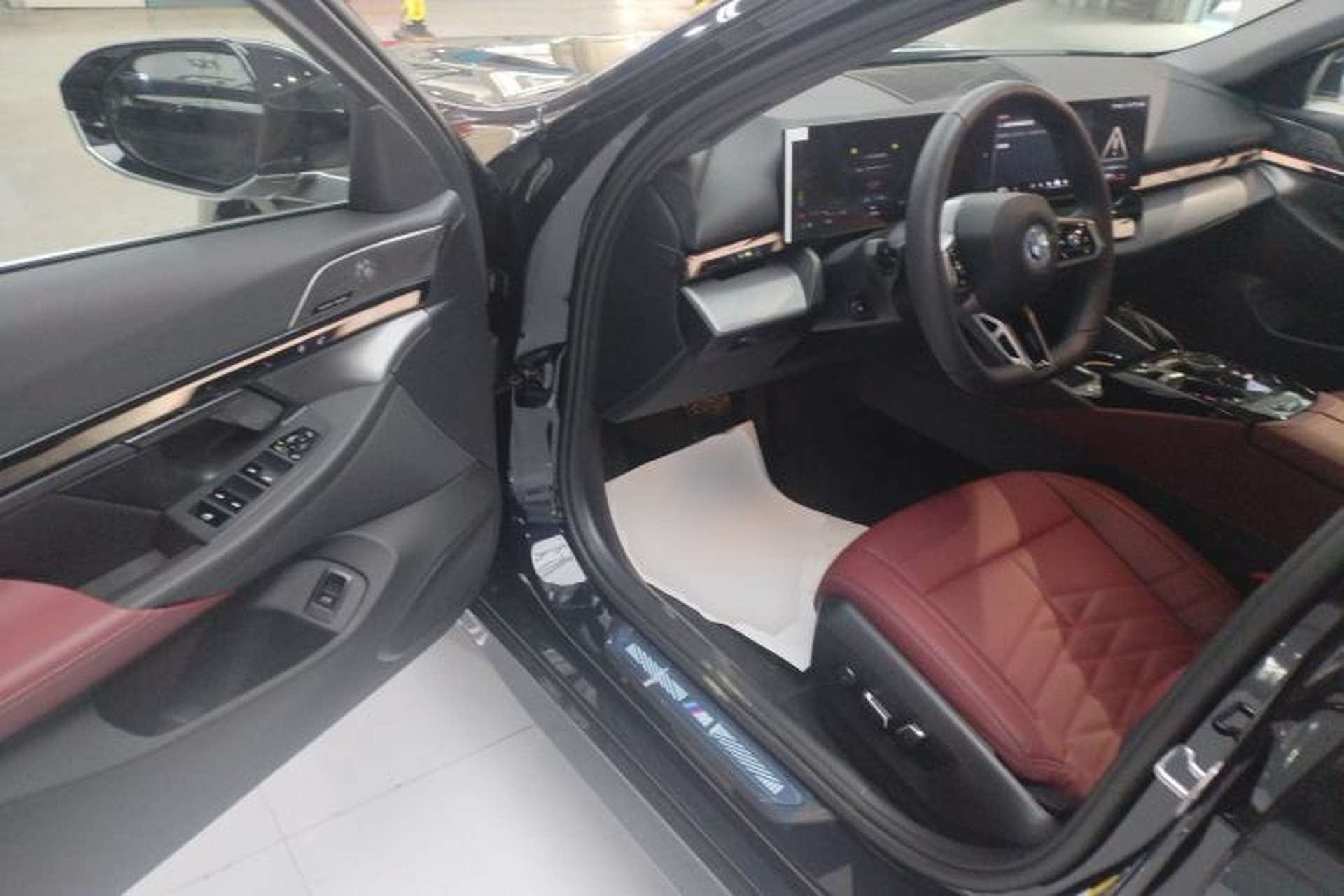 Used BMW i5 2025 eDrive 40L M Sport Package Driver Seat