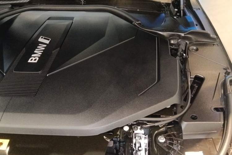 Used BMW i5 2025 eDrive 40L M Sport Package Engine Bay Left