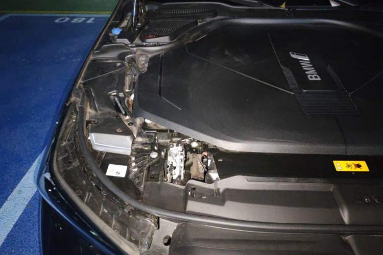 Used BMW i5 2025 eDrive 35L M Sport Package Engine Bay Right