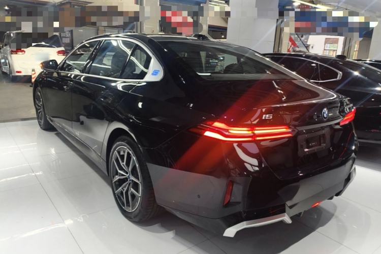 Used BMW i5 2025 eDrive 40L M Sport Package Exterior 2