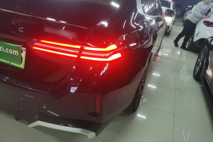 Used BMW i5 2025 eDrive 40L M Sport Package Exterior 3