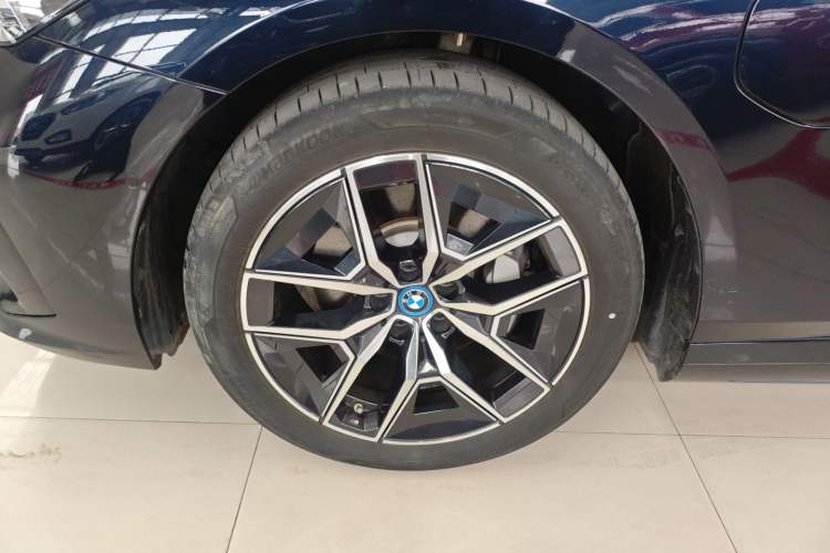 Used BMW i5 2025 eDrive 40L M Sport Package Exterior 4