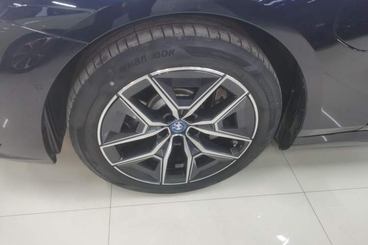 Used BMW i5 2025 eDrive 40L M Sport Package Exterior 4