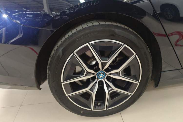 Used BMW i5 2025 eDrive 40L M Sport Package Exterior 5