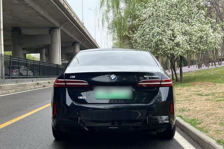 Used BMW i5 2025 eDrive 40L M Sport Package Exterior 5