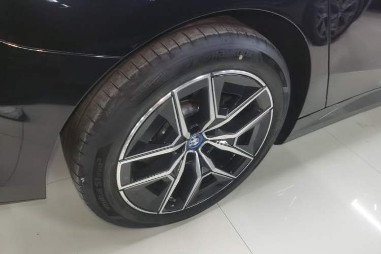 Used BMW i5 2025 eDrive 40L M Sport Package Exterior 5