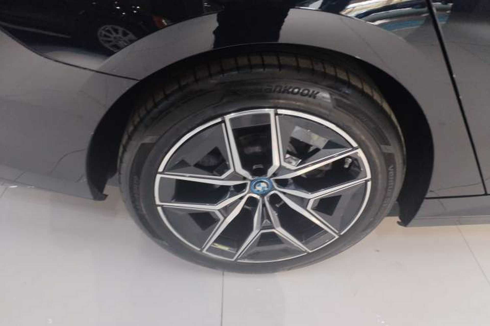 Used BMW i5 2025 eDrive 40L M Sport Package Exterior 5