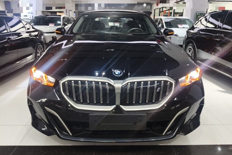Used BMW i5 2025 eDrive 40L M Sport Package Front