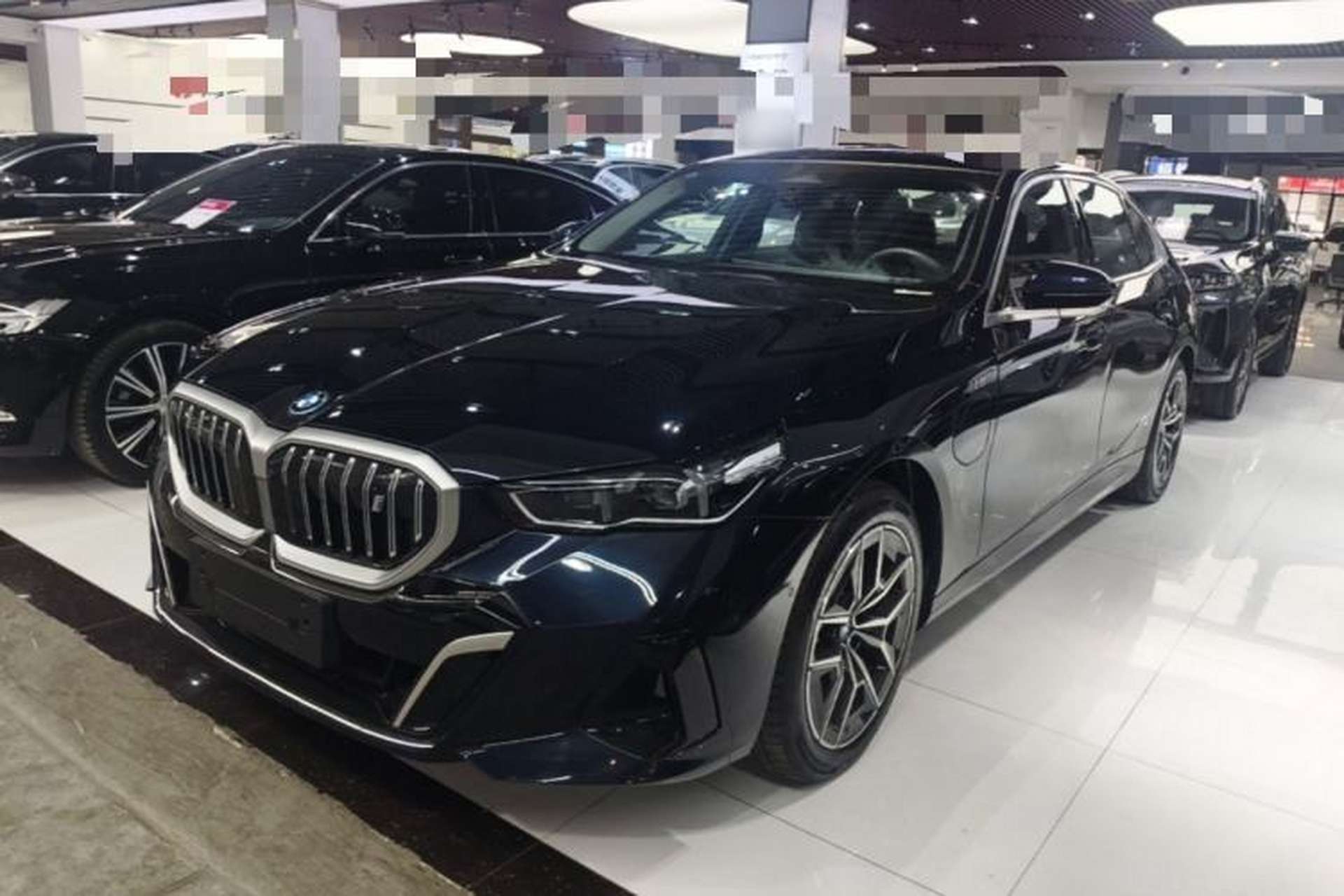 Used BMW i5 2025 eDrive 40L M Sport Package Front Left 45 Deg
