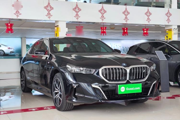 Used BMW i5 2025 eDrive 35L M Sport Package Front Right 45 Deg