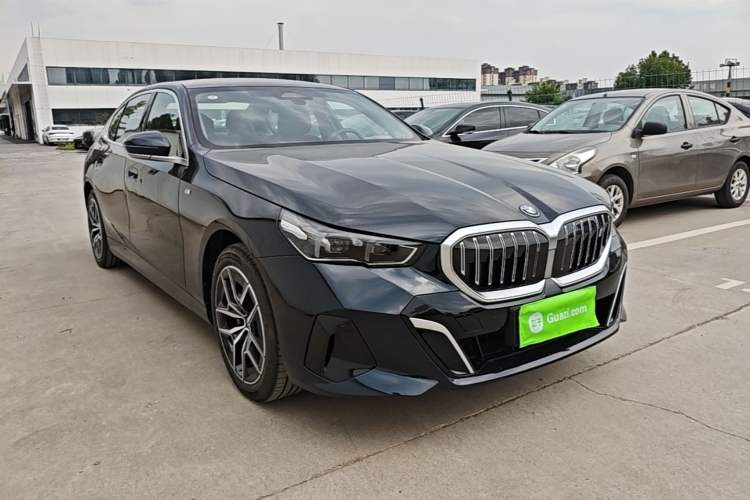 Used BMW i5 2025 eDrive 35L M Sport Package Front Right 45 Deg