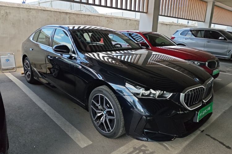 Used BMW i5 2025 eDrive 35L M Sport Package Front Right 45 Deg