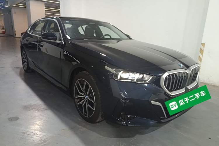 Used BMW i5 2025 eDrive 40L M Sport Package Front Right 45 Deg