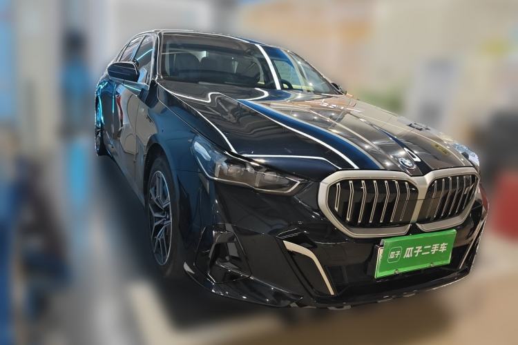 Used BMW i5 2025 eDrive 40L M Sport Package Front Right 45 Deg