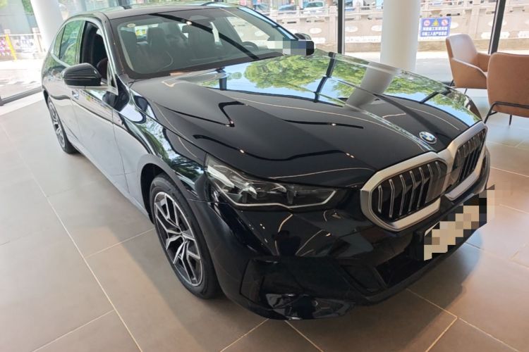 Used BMW i5 2025 eDrive 40L M Sport Package Front Right 45 Deg