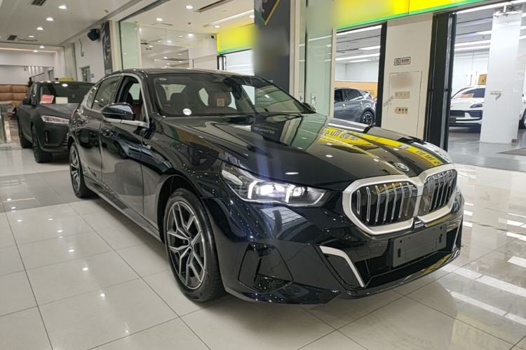 Used BMW i5 2025 eDrive 35L M Sport Package Front Right 45 Deg