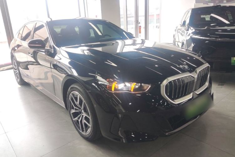 Used BMW i5 2025 eDrive 35L M Sport Package Front Right 45 Deg