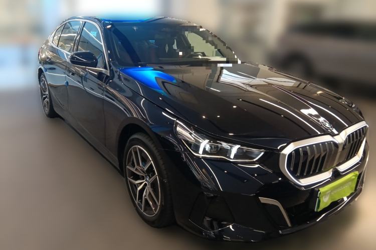 Used BMW i5 2025 eDrive 40L M Sport Package Front Right 45 Deg