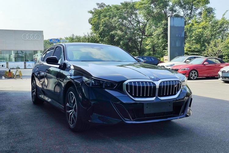 Used BMW i5 2025 eDrive 35L M Sport Package Front Right 45 Deg