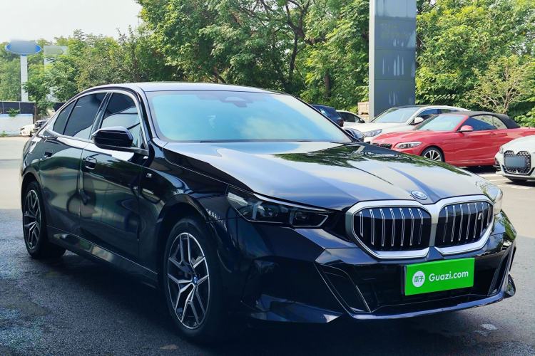 Used BMW i5 2025 eDrive 35L M Sport Package Front Right 45 Deg