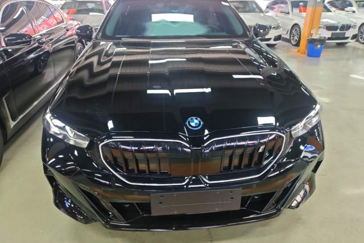 Used BMW i5 2025 eDrive 40L M Sport Package Front