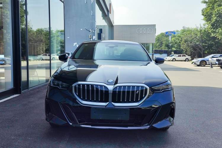 Used BMW i5 2025 eDrive 35L M Sport Package Front