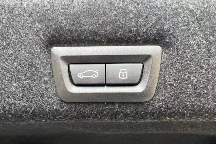 Used BMW i5 2025 eDrive 40L M Sport Package Interior 11