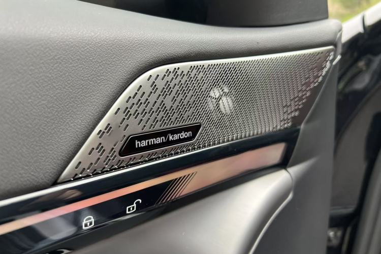 Used BMW i5 2025 eDrive 40L M Sport Package Interior 3