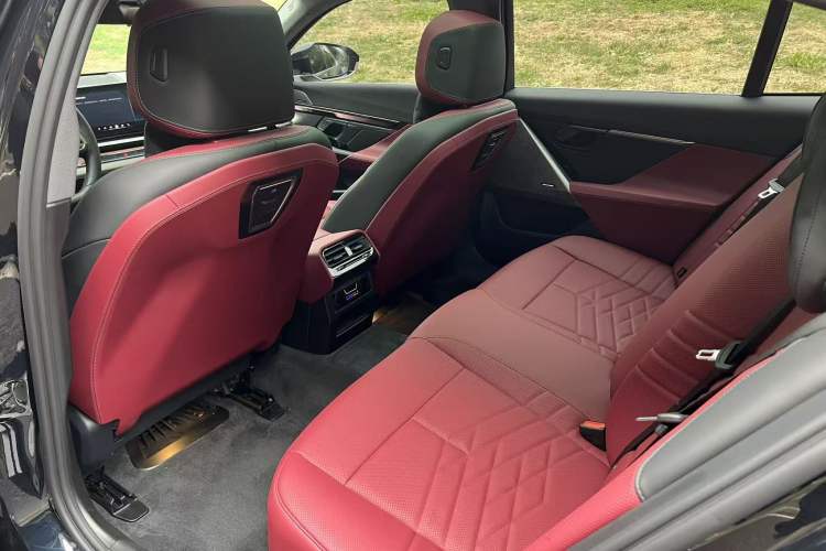 Used BMW i5 2025 eDrive 40L M Sport Package Interior 4