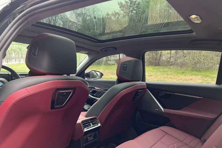 Used BMW i5 2025 eDrive 40L M Sport Package Interior 5