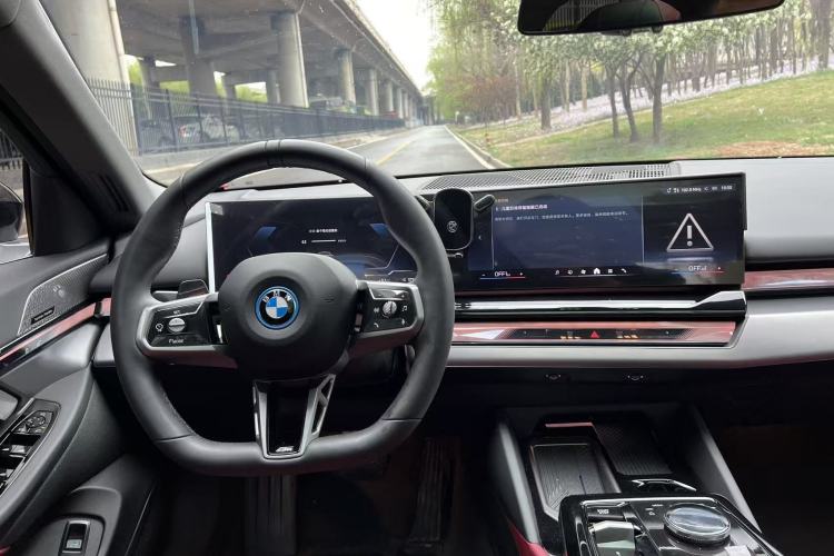 Used BMW i5 2025 eDrive 40L M Sport Package Interior 7