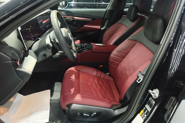 Used BMW i5 2025 eDrive 40L M Sport Package Left Front Seat