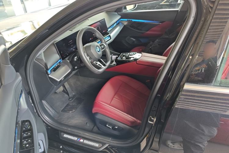 Used BMW i5 2025 eDrive 35L M Sport Package Left Front Seat