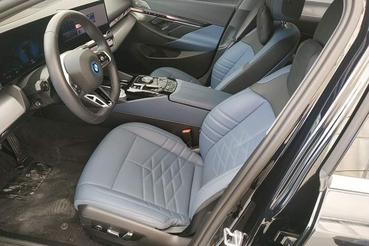 Used BMW i5 2025 eDrive 40L M Sport Package Left Front Seat
